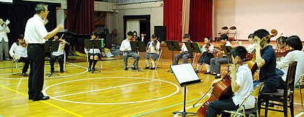 写真：四谷地区青少年管弦楽団の演奏