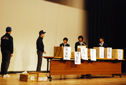 写真：中学生の発表（演劇風）