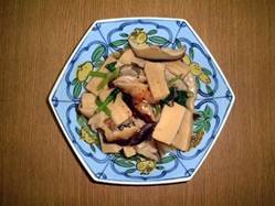 凍り豆腐と小松菜の煮物