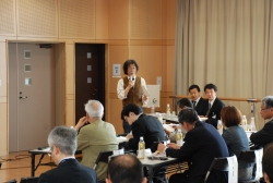 写真：協議支援会議委員の様子