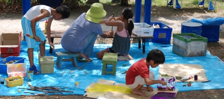 写真:みなみもと町公園でのプレイパーク