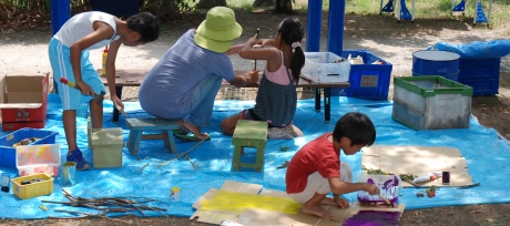 写真：みなみもと町公園でのプレイパーク