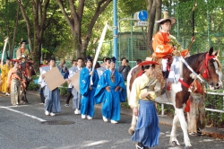 写真：古式豊かな行列の様子