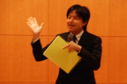 写真:金井氏のあいさつ