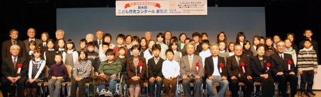 写真:受賞者の皆さんと審査員