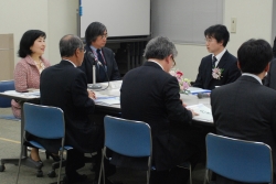 写真:懇談会の様子