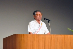 写真：大崎秀夫新宿区町会連合会会長が「万引きを許さないまち」を宣言
