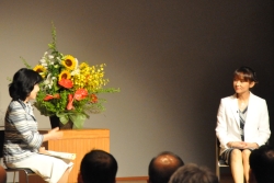 写真:斉藤慶子さんとの対談