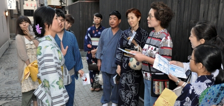 写真:まち歩きツアー「ゆかたでコンシェルジェ」