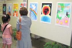 写真:ポスター展