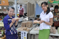 写真:ミャンマーの焼きビーフン