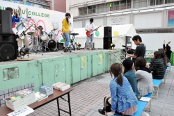 写真：学生ライブステージ