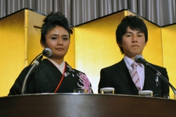 写真：司会の宇佐美峻さん（右）と中川まゆみさん