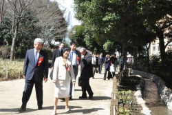 写真：羽村市の並木市長と中山区長