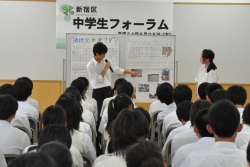 写真:発表をする子どもたち