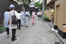 写真：神楽坂まち歩きガイドツアー