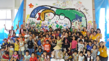 写真:子どもと描く大壁画 ライブペインティング