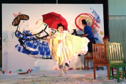 写真:子どもと描く大壁画 ライブペインティング