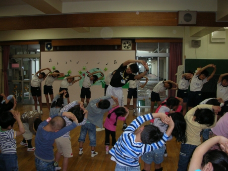 小学生に体操を教えてもらいました