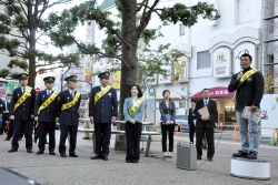 写真:パレードを前にまちの安全・安心をPR