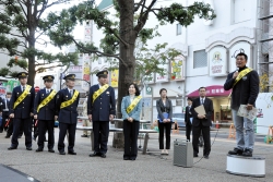 写真：パレードを前にまちの安全・安心をPR