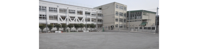 中学校跡施設を活用した「新宿NPO協働推進センター」