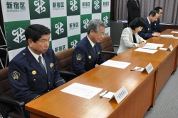 写真:覚書に署名