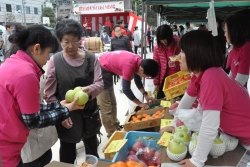 写真:昨年の農山村ふれあい市場