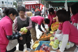 写真：昨年の農山村ふれあい市場