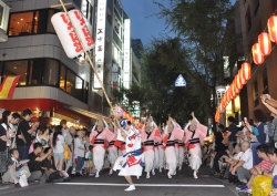 写真：毘沙門天前