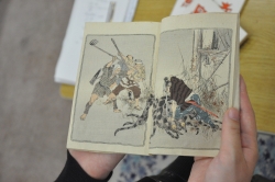 写真：小泉八雲の怪談本の美しい挿絵
