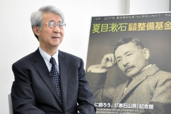 写真:早稲田大学文学学術院の中島国彦教授