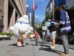 写真:本庁舎正面玄関前
