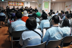 写真:開会式(新宿西戸山中の演奏)