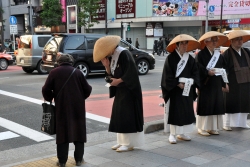 伊勢丹前