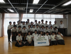 写真：西新宿中学校でのフォーラム