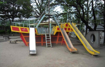 写真:複合遊具