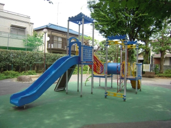 写真:複合遊具
