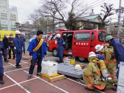 写真：人命救助訓練の様子
