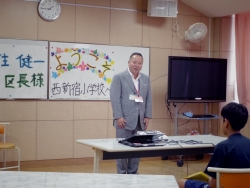 写真：西新宿小学校清水校長のあいさつ
