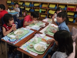 無償提供された友好提携都市・長野県伊那市産のブロッコリーが区立小・中学校の給食に登場小写真3