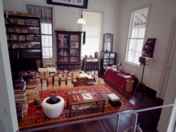 写真：再現された漱石の書斎