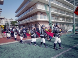 写真:鉄砲組百人隊の入場