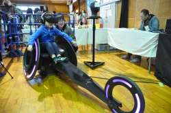 写真：車椅子型VRレーサー