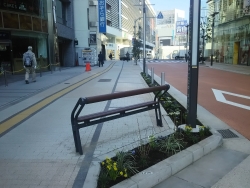 写真:拡幅した歩道