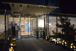 漱石山房記念館入口ライトアップ