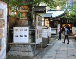 歌舞伎町の稲荷鬼王神社で「昭和の時代展」を開催小写真2