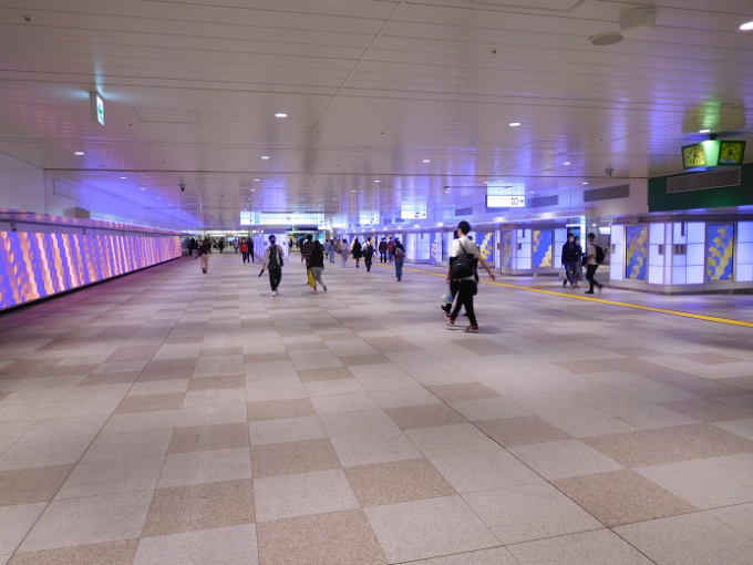新宿駅東西自由通路の整備画像2