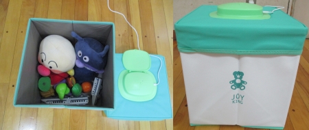 写真:UVとオゾンの効果で除菌する「おもちゃ用除菌BOX」の使用