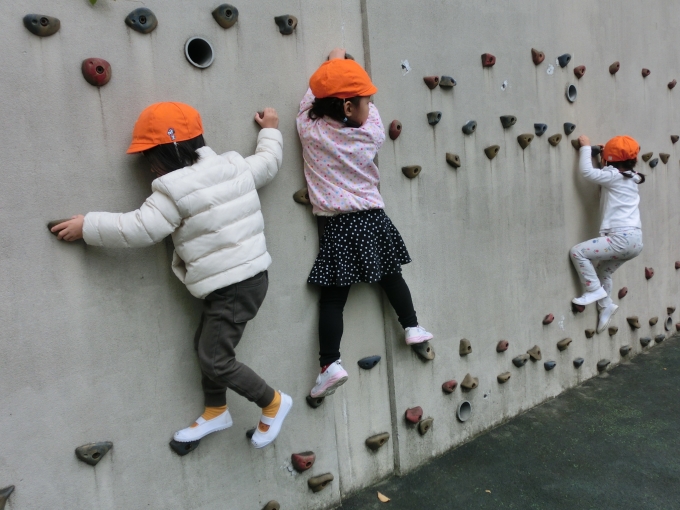 午後の遊び（小学校の遊具「冒険の城」で遊ぼう！）画像